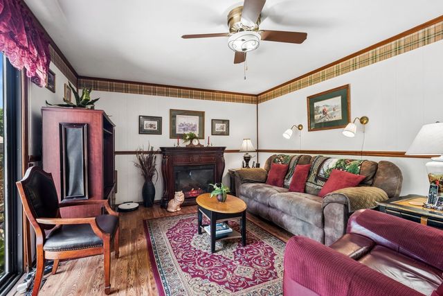 5306 W Winding Creek Drive, Mchenry, IL 60050