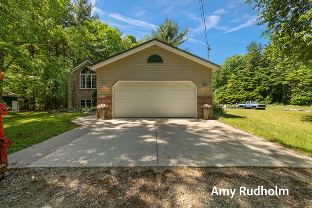 9262 Leonard Street, Polkton Twp, MI 49404