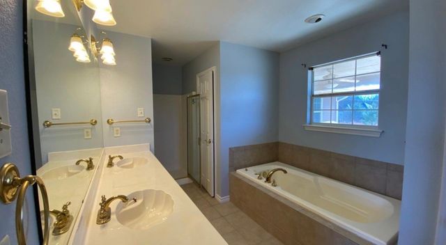 307 Coral Reef Street, Gun Barrel City, TX 75156