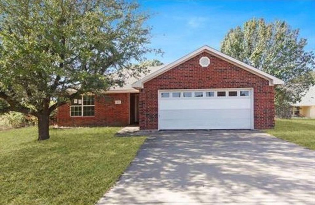 307 Coral Reef Street, Gun Barrel City, TX 75156