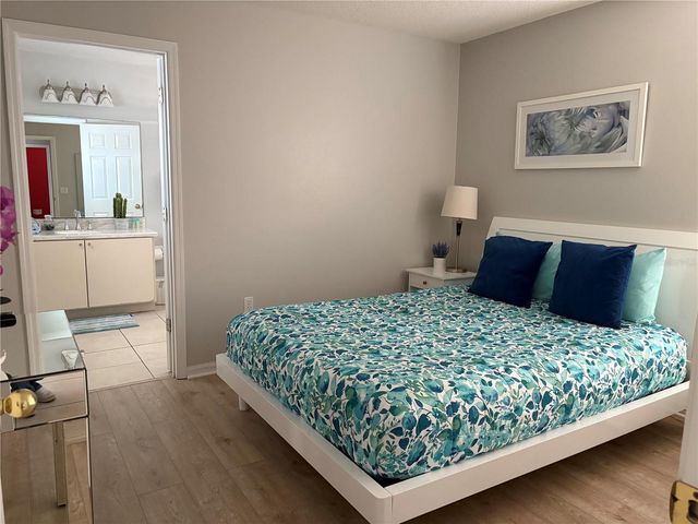 128 LAKE SHORE PARKWAY, Davenport, FL 33896