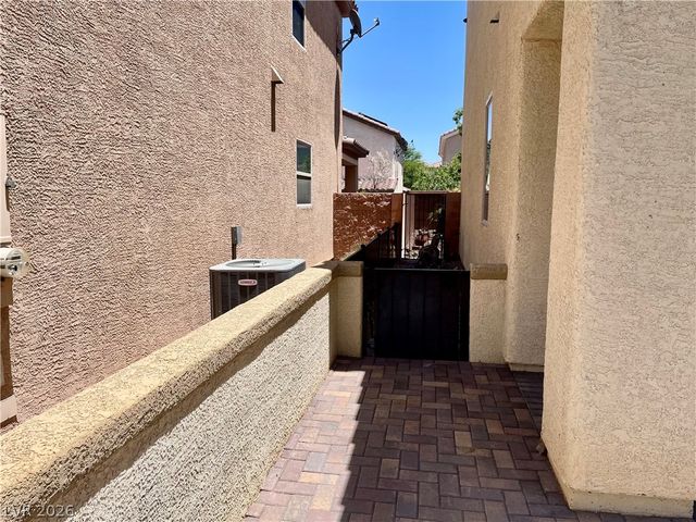 7068 Ipe Wood Road, Las Vegas, NV 89148