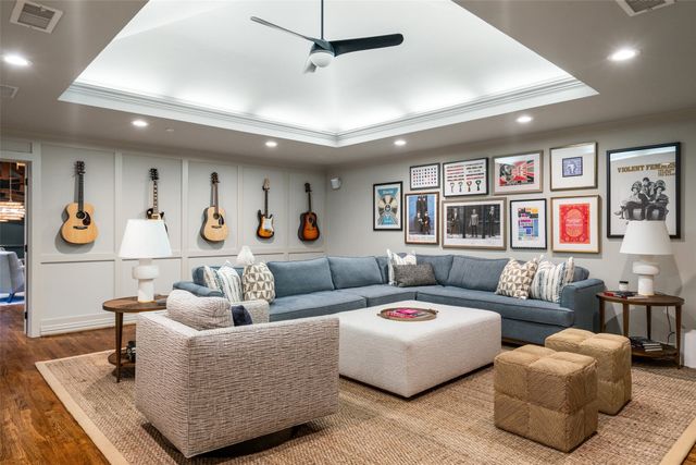 4710 Bobbitt Drive, Dallas, TX 75229