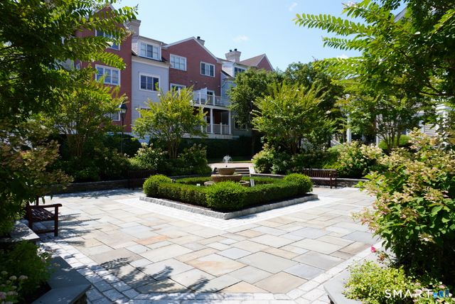 51 Forest Avenue 61, Greenwich, CT 06870
