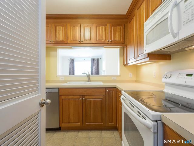 51 Forest Avenue 61, Greenwich, CT 06870