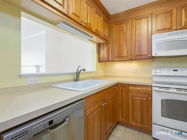 51 Forest Avenue 61, Greenwich, CT 06870