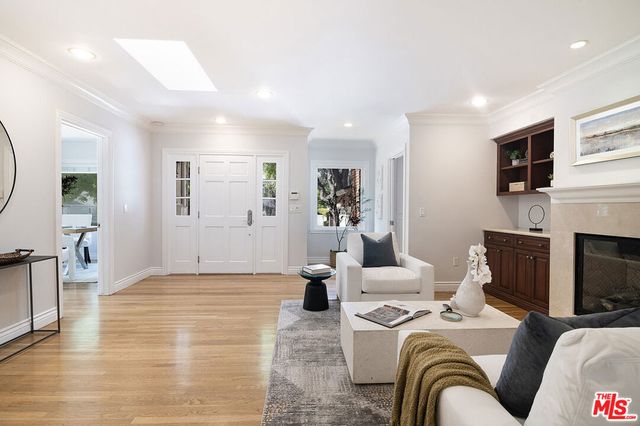 2332 Castle Heights Avenue, Los Angeles, CA 90034