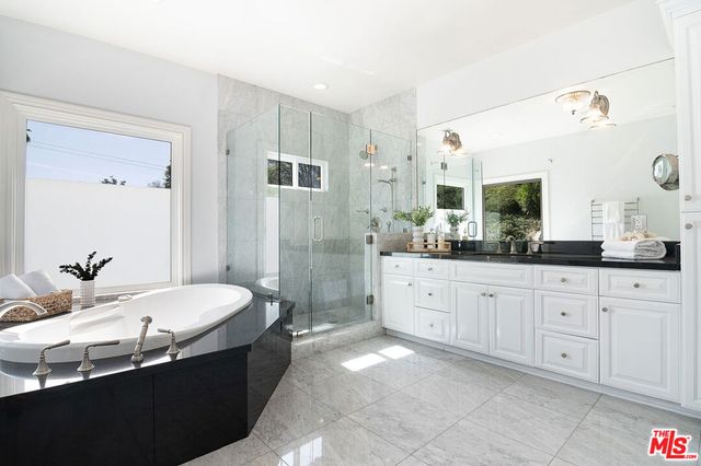 2332 Castle Heights Avenue, Los Angeles, CA 90034