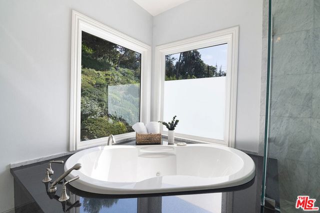 2332 Castle Heights Avenue, Los Angeles, CA 90034