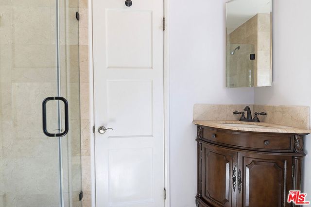 2332 Castle Heights Avenue, Los Angeles, CA 90034