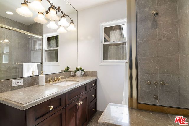 2332 Castle Heights Avenue, Los Angeles, CA 90034