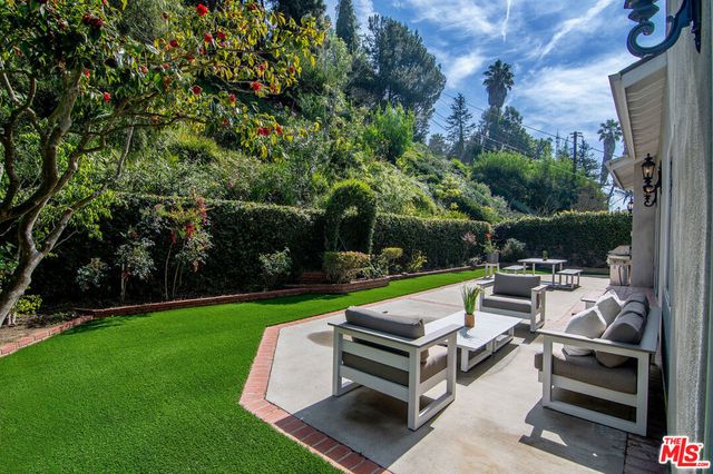 2332 Castle Heights Avenue, Los Angeles, CA 90034