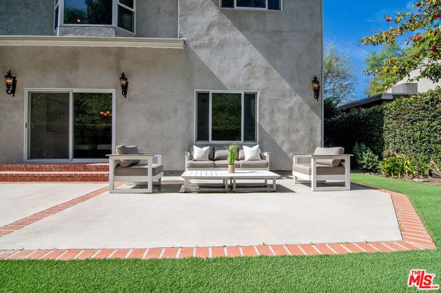 2332 Castle Heights Avenue, Los Angeles, CA 90034