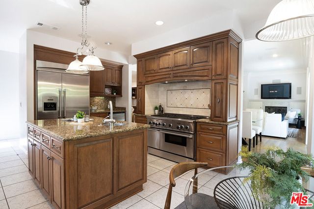 2332 Castle Heights Avenue, Los Angeles, CA 90034