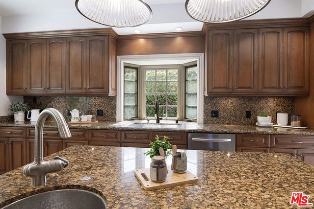 2332 Castle Heights Avenue, Los Angeles, CA 90034