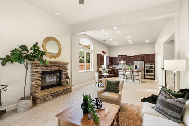 1513 Diamond Woods Cir, Roseville, CA 95747