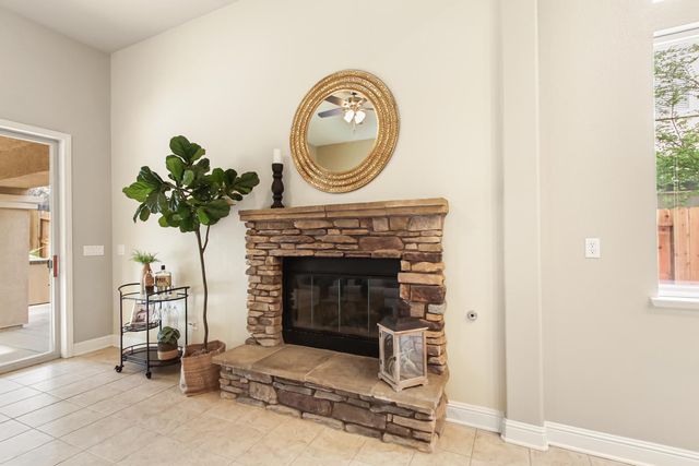 1513 Diamond Woods Cir, Roseville, CA 95747