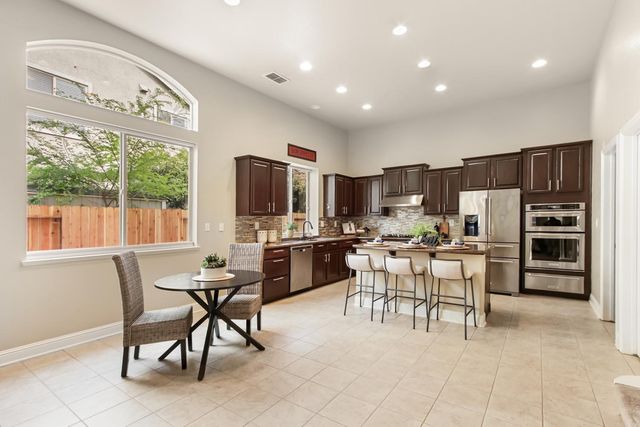 1513 Diamond Woods Cir, Roseville, CA 95747