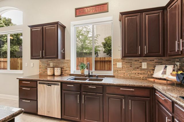 1513 Diamond Woods Cir, Roseville, CA 95747