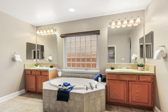 1513 Diamond Woods Cir, Roseville, CA 95747