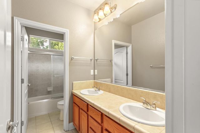 1513 Diamond Woods Cir, Roseville, CA 95747