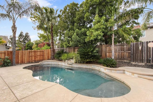 1513 Diamond Woods Cir, Roseville, CA 95747