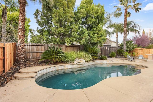 1513 Diamond Woods Cir, Roseville, CA 95747