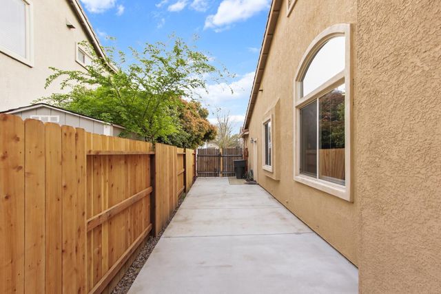 1513 Diamond Woods Cir, Roseville, CA 95747