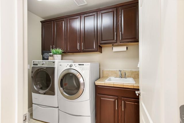 1513 Diamond Woods Cir, Roseville, CA 95747