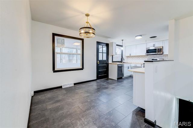 9737 Calumet Drive, St Louis, MO 63137