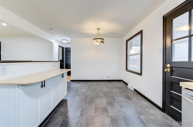 9737 Calumet Drive, St Louis, MO 63137