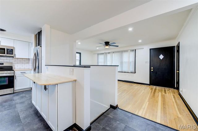 9737 Calumet Drive, St Louis, MO 63137