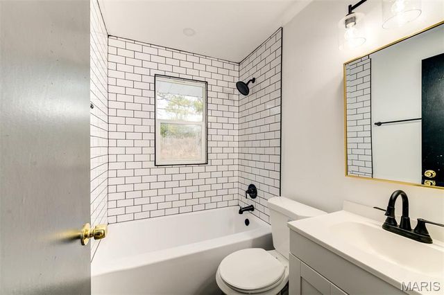 9737 Calumet Drive, St Louis, MO 63137