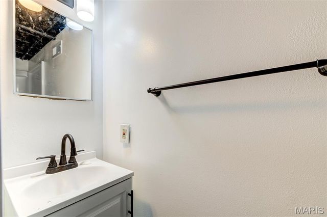 9737 Calumet Drive, St Louis, MO 63137