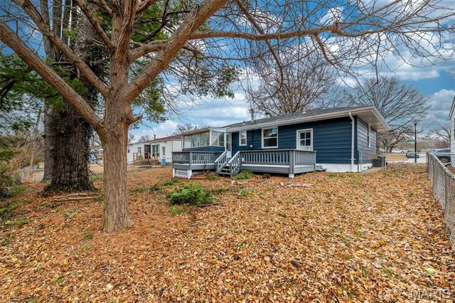 9737 Calumet Drive, St Louis, MO 63137