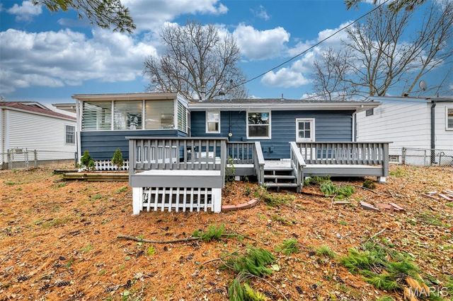 9737 Calumet Drive, St Louis, MO 63137