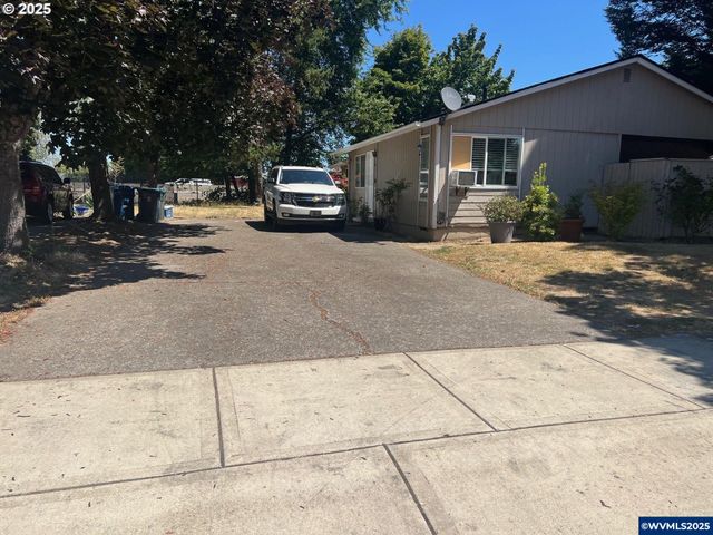 4223 Campbell Dr, Salem, OR 97317
