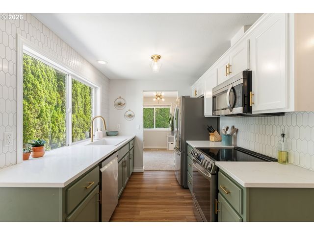 2570 Sw 203RD Ave, Beaverton, OR 97003