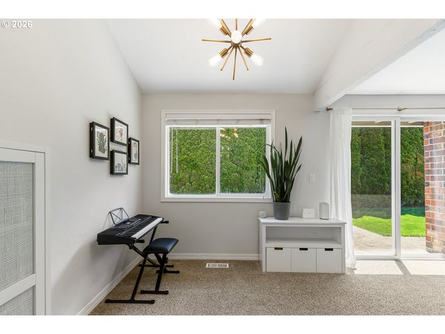 2570 Sw 203RD Ave, Beaverton, OR 97003