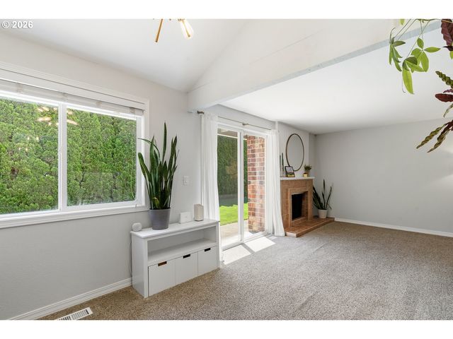 2570 Sw 203RD Ave, Beaverton, OR 97003