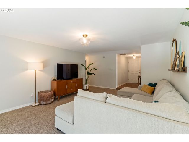2570 Sw 203RD Ave, Beaverton, OR 97003