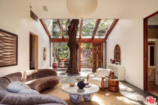 8882 Lookout Mountain Avenue, Los Angeles, CA 90046