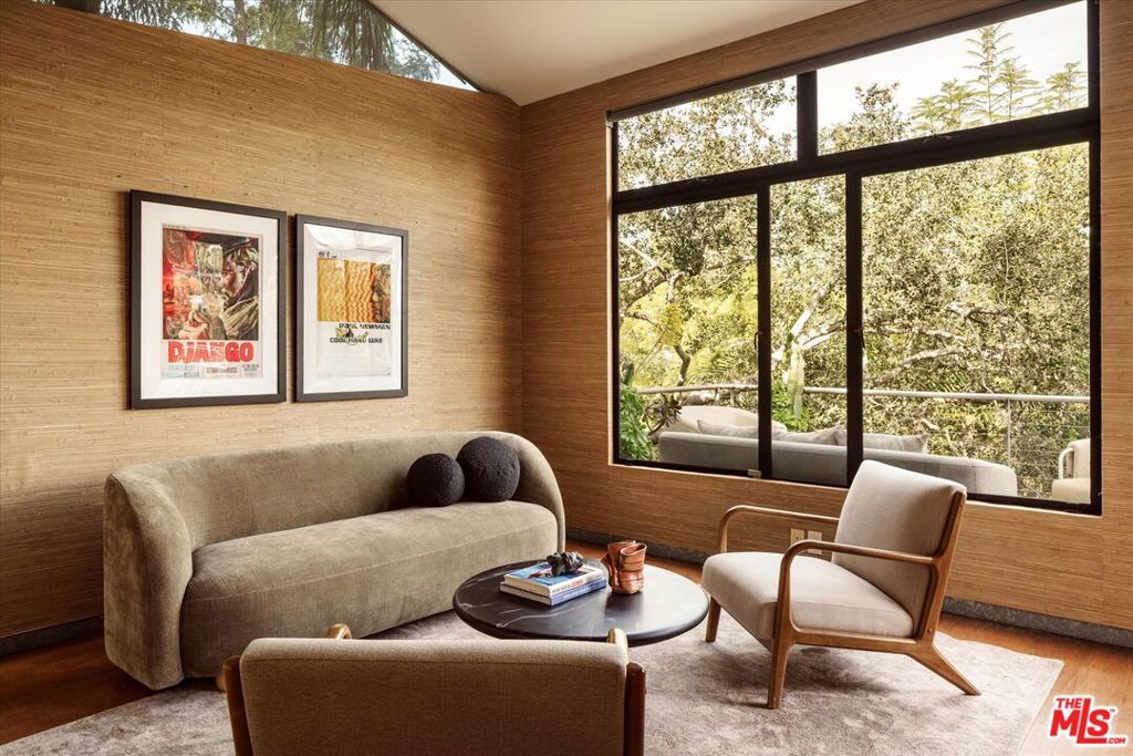 Image 12 of property listing at 8882 Lookout Mountain Avenue, Los Angeles, CA 90046