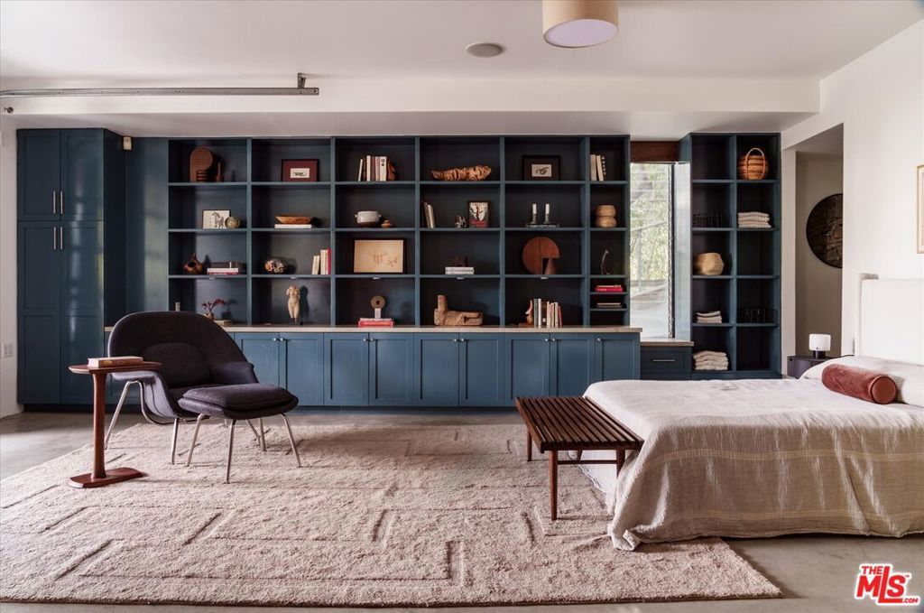 Image 15 of property listing at 8882 Lookout Mountain Avenue, Los Angeles, CA 90046