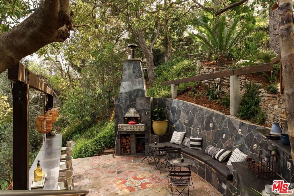 Image 27 of property listing at 8882 Lookout Mountain Avenue, Los Angeles, CA 90046