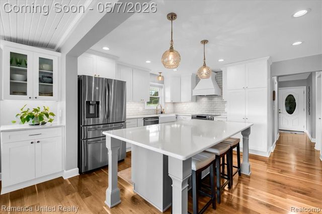 999 Lakeside Drive, Brighton, MI 48116