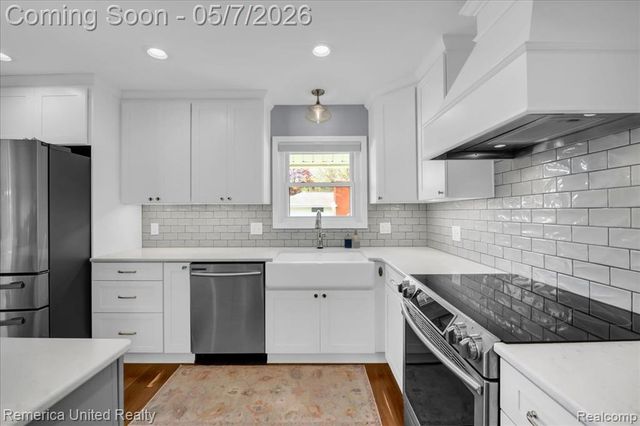 999 Lakeside Drive, Brighton, MI 48116
