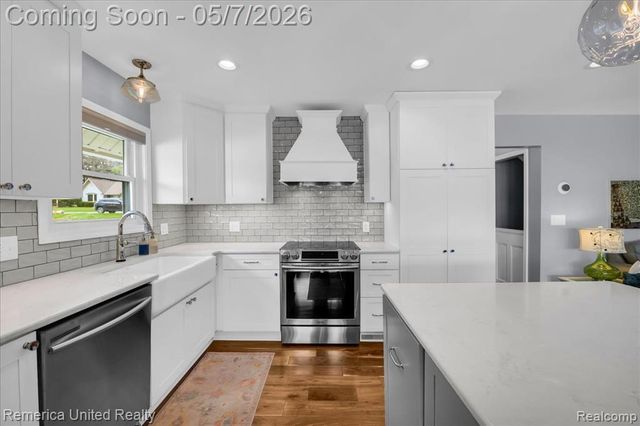 999 Lakeside Drive, Brighton, MI 48116