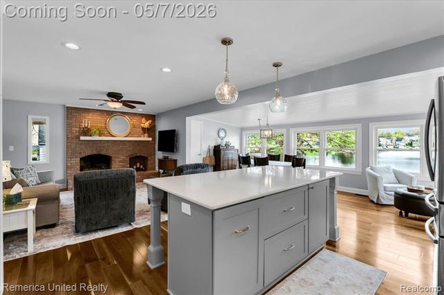 999 Lakeside Drive, Brighton, MI 48116