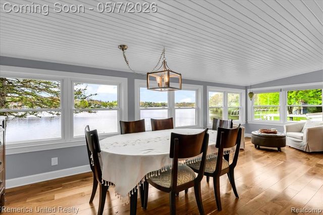 999 Lakeside Drive, Brighton, MI 48116